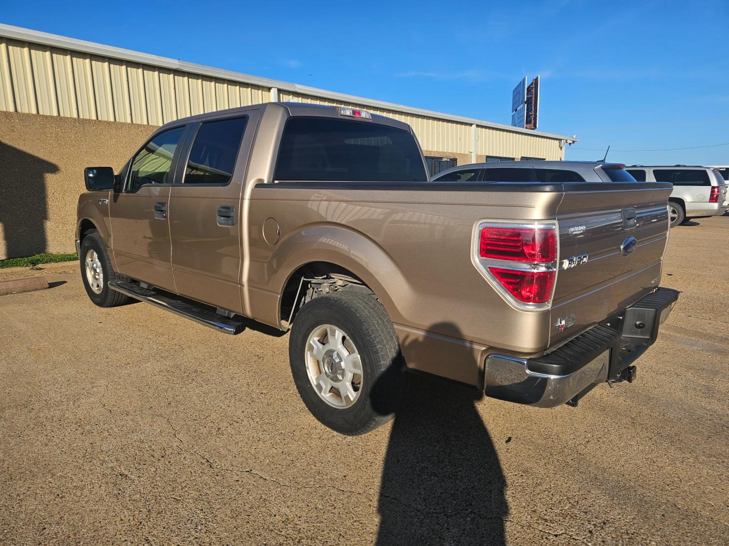 2011 TAN Ford F-150 FX2 SuperCrew 5.5-ft. Bed 2WD (1FTEW1CM3BK) with an 3.7L V6 DOHC 24V engine, 4-Speed Automatic transmission, located at 533 S Seven Points BLVD, Seven Points, TX, 75143, (430) 255-4030, 32.313999, -96.209351 - Photo#3